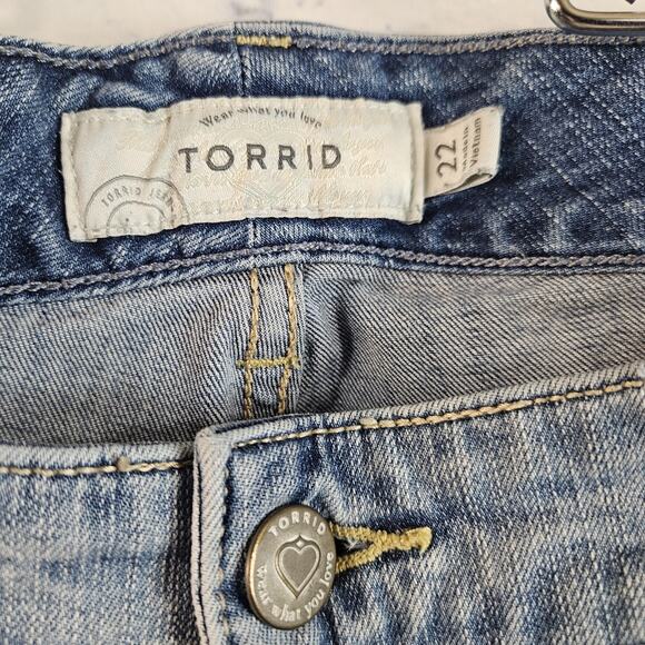Torrid Distressed Light Washed Denim Jean Shorts Womens Plus Size 22 - Picture 4 of 5
